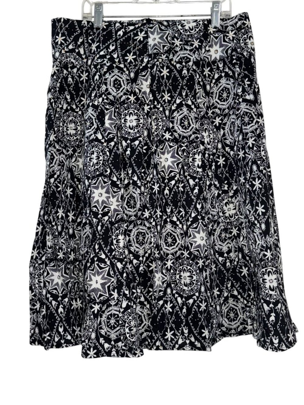 Black & White Floral Geometric Print Knee-Length Flared Skirt Apt. 9 Size 8 Cott